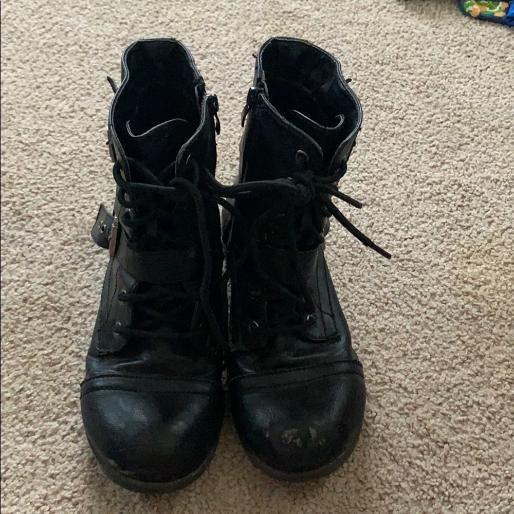 Black leather Kali boots